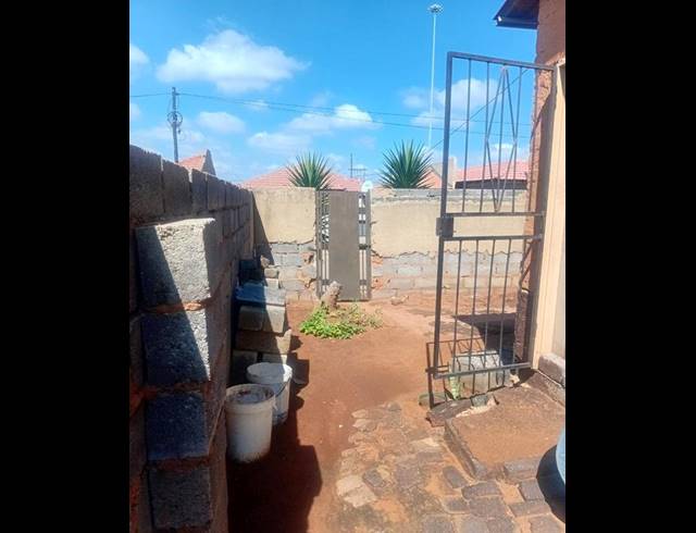 2 BEDROOM HOUSE FOR SALE IN MOHLAKENG